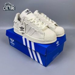 Giày Adidas màu kem mũi sò, sneaker thể thao mới nhất 2024